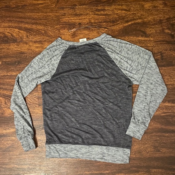 Mickey Mouse light weight sweater - Picture 2 of 3